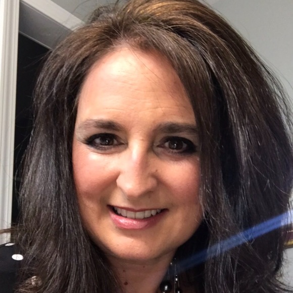 Meet your Posher, Rebecca - Picture 2 of 3